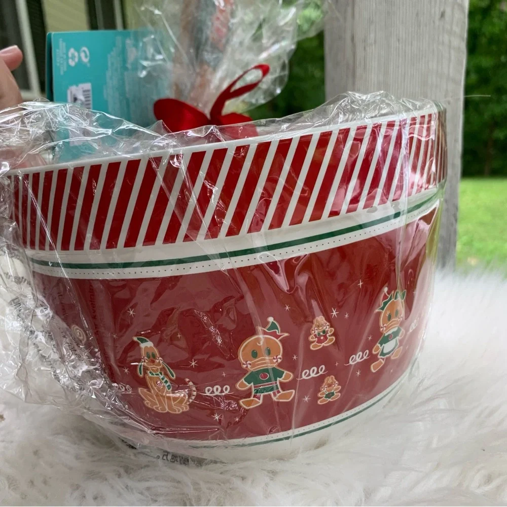 Disney Parks Mickey Mouse & Friends Gingerbread Christmas Holiday Baking Set